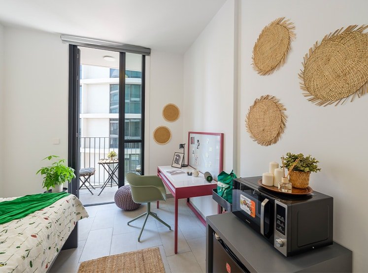 Private-room-with-balcony-01