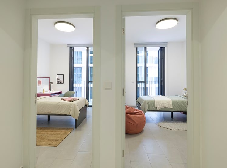 Semi-private-room-with-kitchen-and-balcony-01